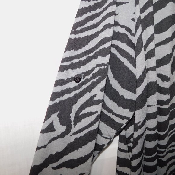 Lularoe Womens 3XL Black Gray Zebra Print Valentina Button Up Blouse NEW w Tag - Picture 5 of 10